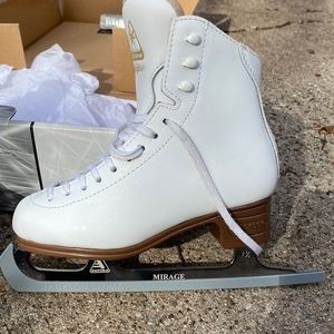Jackson classique size 13 1/2 white used Childs ice skates